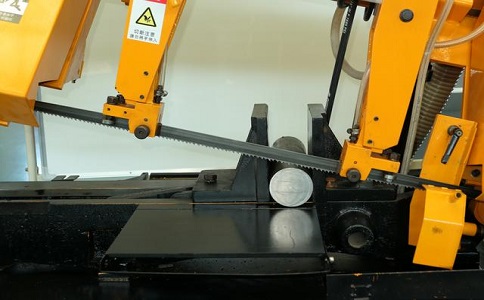 吉首数控带锯床自动送料精度会出现偏差吗？